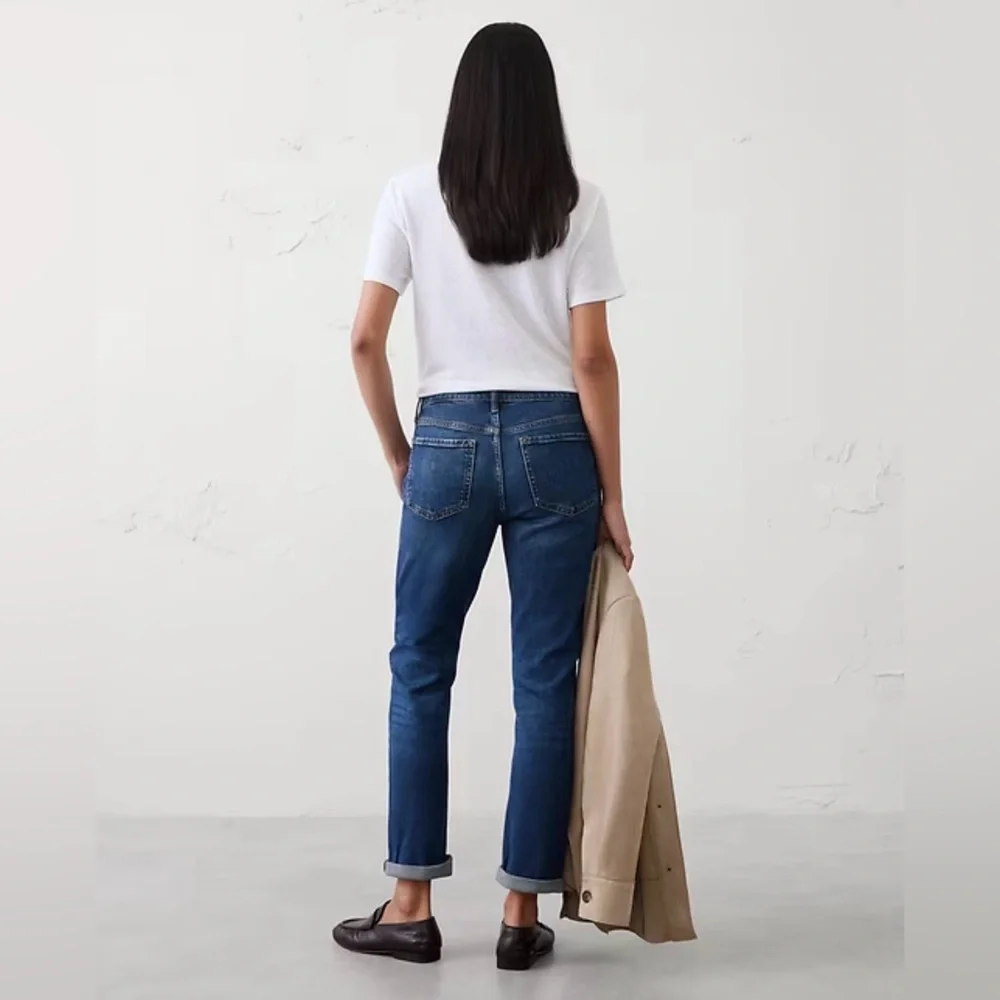 Banana Republic Girlfriend Mid Rise Jeans-  Dark Wash - Picture 3 of 8